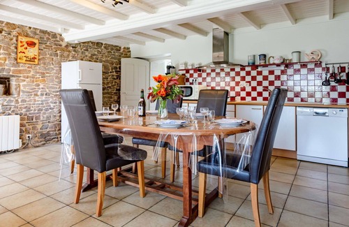 Cote Ouest Centre Manche Villa | Beautiful apartment in villa for 6 people with WIFI, TV, terrace, pets allowed and parking