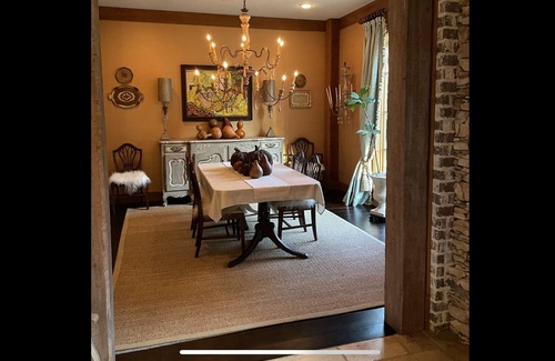 Moss Villa | Beautiful French country style Villa within 10 min of downtown Laurel!!!!