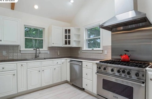 Amagansett North House | Beautiful freshly renovated Amagansett gem, very close to town and beaches!