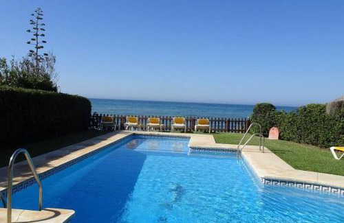 Carib Playa House | Beautiful Frontline beach Townhouse