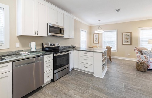 Siguenza Cove Cottage | Beautiful Fully Renovated Beach Cottage in the Purple Parrot Resort!