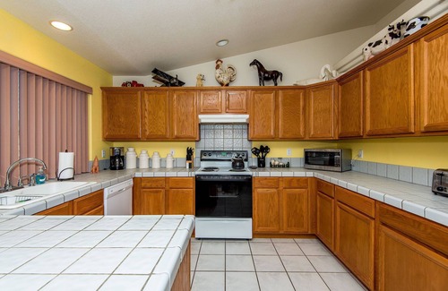 Sunridge Estates House | Beautiful furnished 2579 off river home