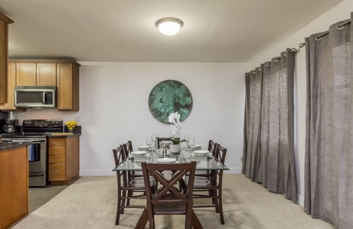 Westwood Condo | Beautiful Furnished Westwood Condo near UCLA 1BD/1BA with Parking