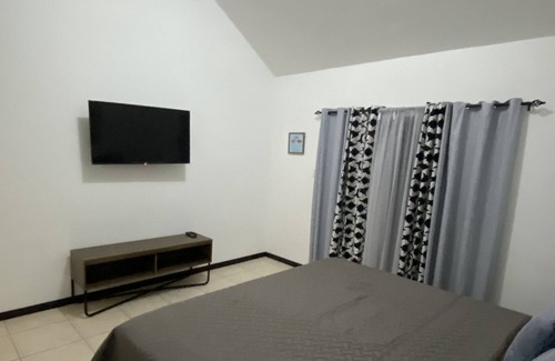 Colonia Vista Hermosa Uno House | Beautiful Guatemala home in the city