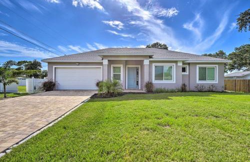 South Venice House | Beautiful Getaway about 4 Miles to Venice Beach!