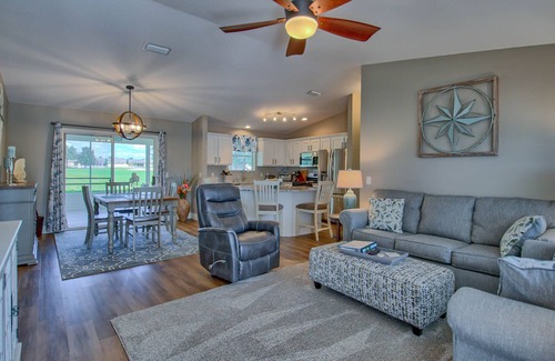The Villages House | Beautiful Golf Front 3-2. All New Inside ! Cable , WI-FI and Golf Cart !