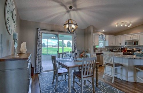 The Villages House | Beautiful Golf Front 3-2. All New Inside ! Cable , WI-FI and Golf Cart !