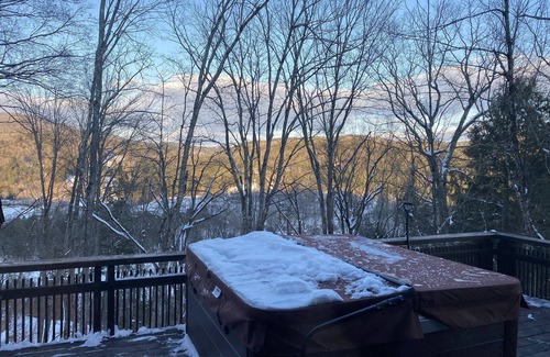Stockbridge House | Beautiful Green Mountain views near Killington