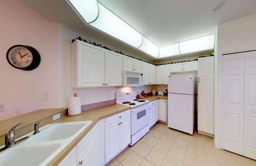 Fort Myers Condo | Beautiful Ground Floor Condo, Pool, Tennis, Social Club Membership Included, Country Club Lifestyle!