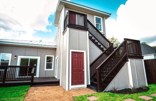 Near East Side Apartment | Beautiful Guest House on New Built Home Near Downtown
