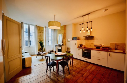 Hotel de Ville - Quinconces Apartment | Beautiful guest room