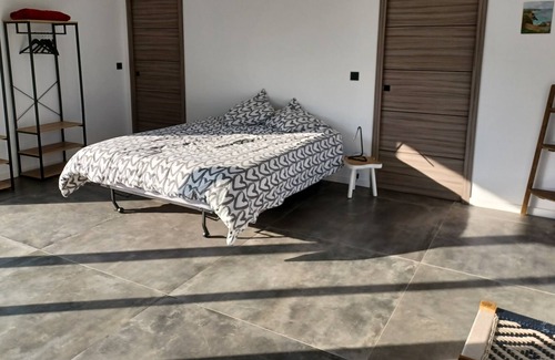 Plouarzel Bed & Breakfast | Beautiful guest room with jacuzzi and view of the countryside