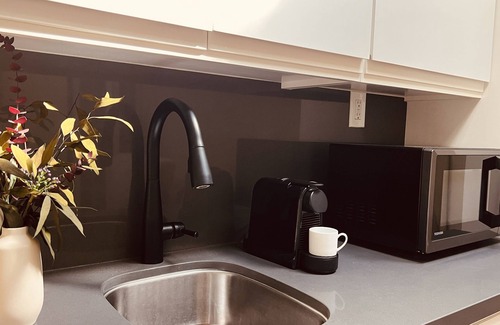 Norma Triangle Apartment | Beautiful Guest House with Zen-Inspired Private Garden in W Hollywoodnn