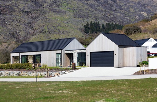 Lake Hayes House | Beautiful Haven| Luxurious Home | Queenstown | Stunning Central Location