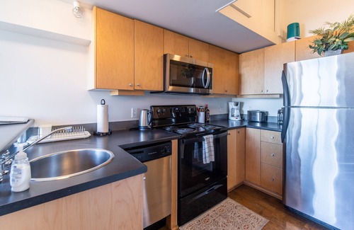 Downtown Victoria Apartment | Beautiful heritage loft in the heart of Victoria!