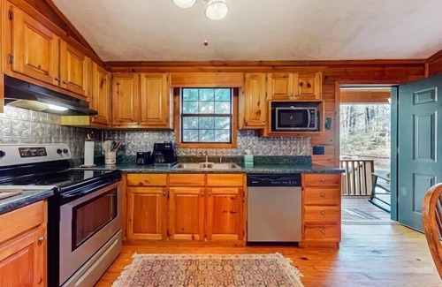 Sautee Nacoochee Cabin | BEAUTIFUL! Hidden GEM! KnottyPines cabin -Hot-tub Heaven with fast Fiber WIFI!