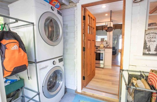 Skaneateles Cottage | Beautiful hidden gem on Otisco Lake!