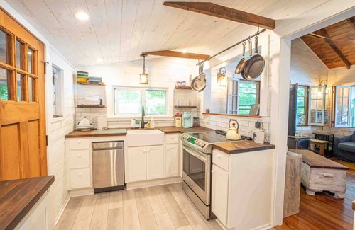 Skaneateles Cottage | Beautiful hidden gem on Otisco Lake!
