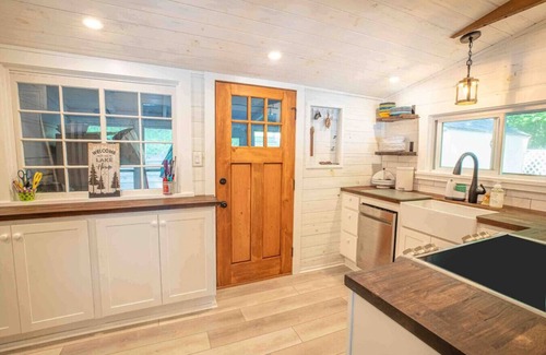 Skaneateles Cottage | Beautiful hidden gem on Otisco Lake!