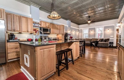 South Side Flats House | Beautiful High-End 4 Bed 3 Bath House, Sleeps 15!
