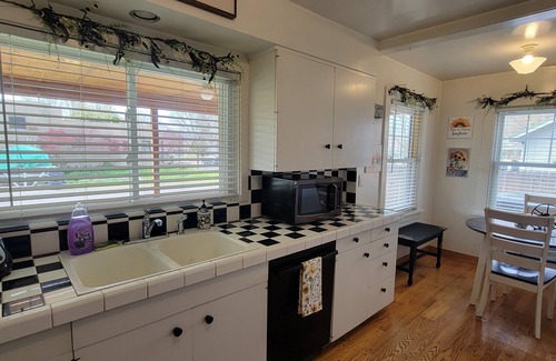 City Center Medford House | Beautiful, Historic 4 Bedroom, 2 Bath Home~Centrally Located~Pet-Friendly