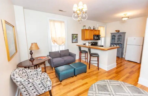 Glendale Apartment | Beautiful Historic Glendale1/1 Suite by Park w/Parking and Wi-fi Suite # 2