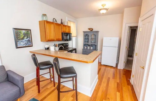 Glendale Apartment | Beautiful Historic Glendale1/1 Suite by Park w/Parking and Wi-fi Suite # 2