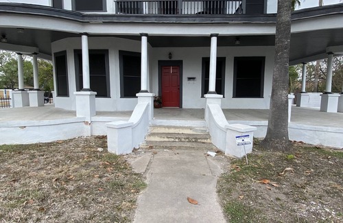 Mitte Cultural District House | Beautiful historic home with wrap around porch!