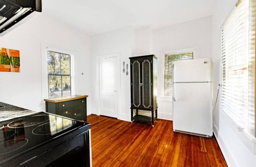 Gainesville Apartment | Beautiful Historic Downtown Apt - Walk Everywhere
