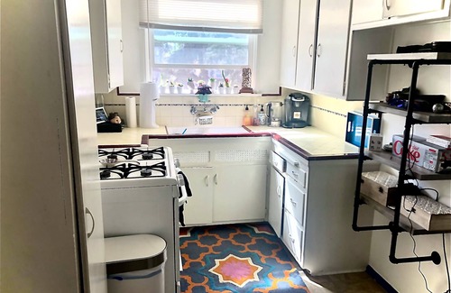 Los Feliz Apartment | Beautiful Historical Los Feliz- walking distance to so much!