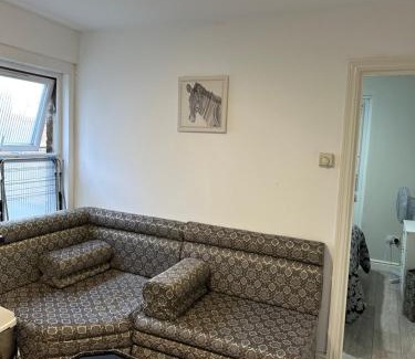 Hoe Street Apartment | Beautiful Hoe Street First Floor one bedroom apartment B Walthamstow