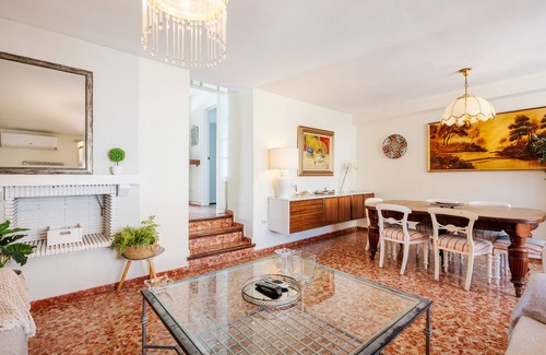 Torremolinos House | Beautiful Holiday Home “Casa Beramendi” with Wi-Fi