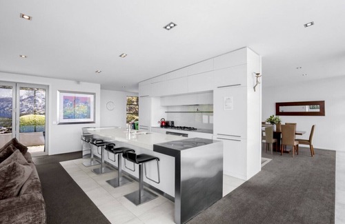 Queenstown House | Beautiful holiday home on Queenstown Hill