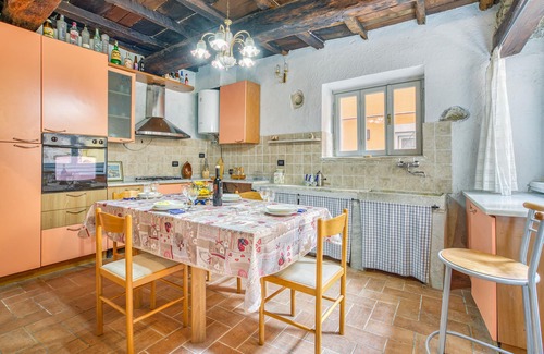 Colonnata House | Beautiful holiday home with fantastic views of the countryside.