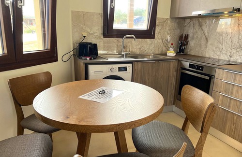 Vigla Apartment | Beautiful holiday studio right on the beach