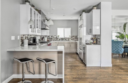 Hollywood Hills Villa | Beautiful Hollywood Hills Villa - Heat Pool, BBQ, Hollywood Sign Views, 4BR, 3BA