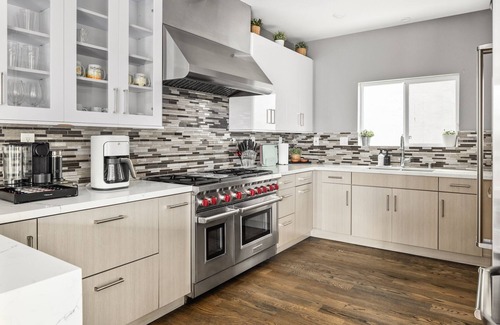 Hollywood Hills Villa | Beautiful Hollywood Hills Villa - Heat Pool, BBQ, Hollywood Sign Views, 4BR, 3BA