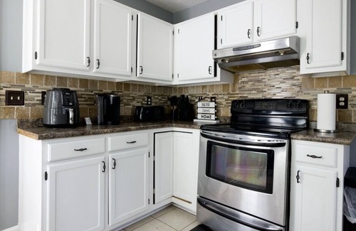 Irmo House | Beautiful home 2 Miles from Harbison Blvd- 5 mins from Lake Murray! Pet-Friendly