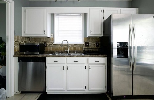 Irmo House | Beautiful home 2 Miles from Harbison Blvd- 5 mins from Lake Murray! Pet-Friendly