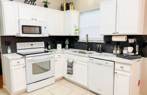 Far North Central House | Beautiful Home 3/2.5 Stone Oak