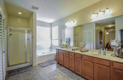 Maricopa House | Beautiful Home 5 bed 3 bath, Quiet Neighborhood Gym & Pool Access
