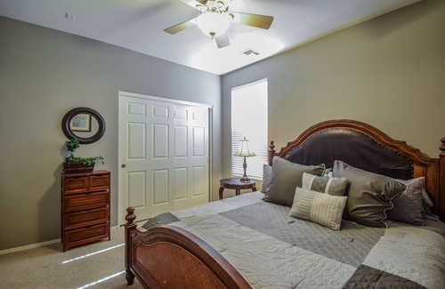 Maricopa House | Beautiful Home 5 bed 3 bath, Quiet Neighborhood Gym & Pool Access