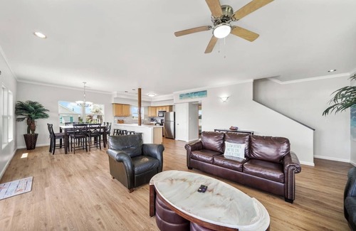 Bermuda Beach House | Beautiful Home by the Beach: Hot Tub, Deck, Views!