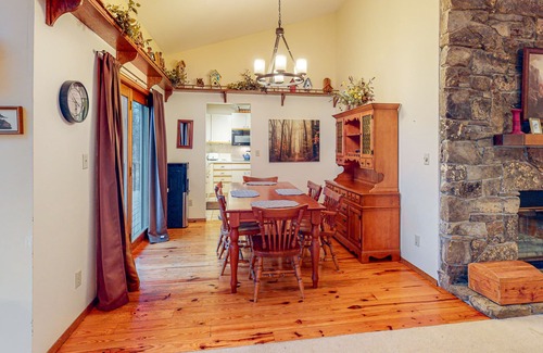 Sylvan Shores House | Beautiful home close to marina with Beaver Lake views & fireplace
