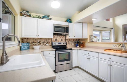 Kailua-Kona House | 🌴Beautiful home centrally located in Kailua Kona. Aloha and welcome to Hale Kona!🌴