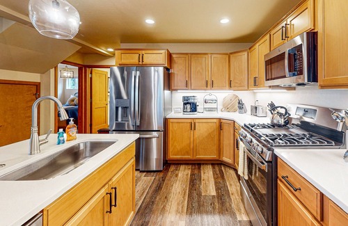 Dover Bay House | Beautiful home close to Pend Oreille River with WiFi, fireplace, workspace, w/d