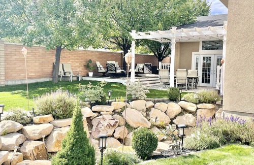 South Jordan House | Beautiful home, completely update, 6 bedrooms, 3.5 bathrooms and much more…