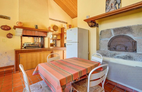 Nieul-le-Dolent House | Beautiful home in Nieul Le Dolent with WiFi