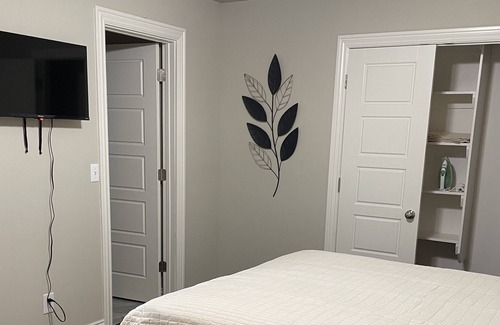 Springdale House | Beautiful Home Fully Equipped, sleeps 8.