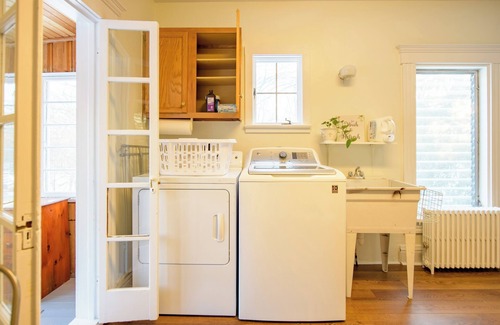 Geneva House | Beautiful home in a charming neighborhood. Close to dwntwn Geneva & Seneca Lake.